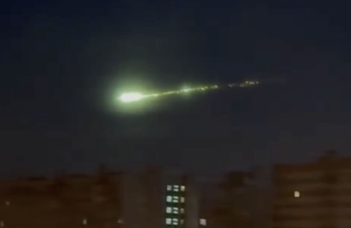 You are currently viewing Moscou : la “mystérieuse boule verte” dans le ciel identifiée comme une probable météorite