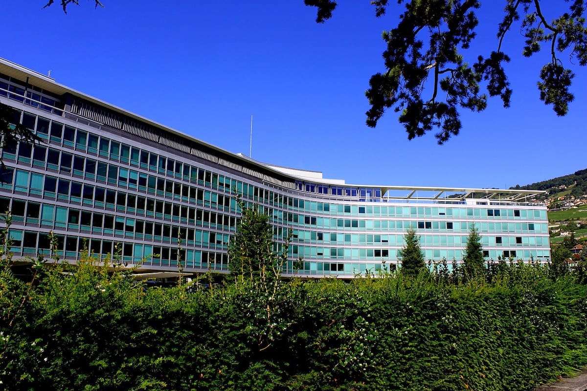 You are currently viewing Nestlé : le géant suisse supprime 16.000 emplois pour renouer avec la croissance