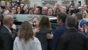 Lire la suite à propos de l’article Nicolas Sarkozy a été incarcéré à la prison de la Santé : une première pour un ancien président