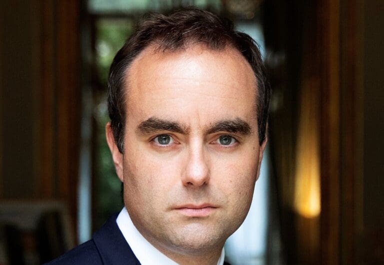 Lire la suite à propos de l’article Nouveau gouvernement Lecornu : le Conseil des ministres reporté à mardi en raison du déplacement d’Emmanuel Macron en Égypte