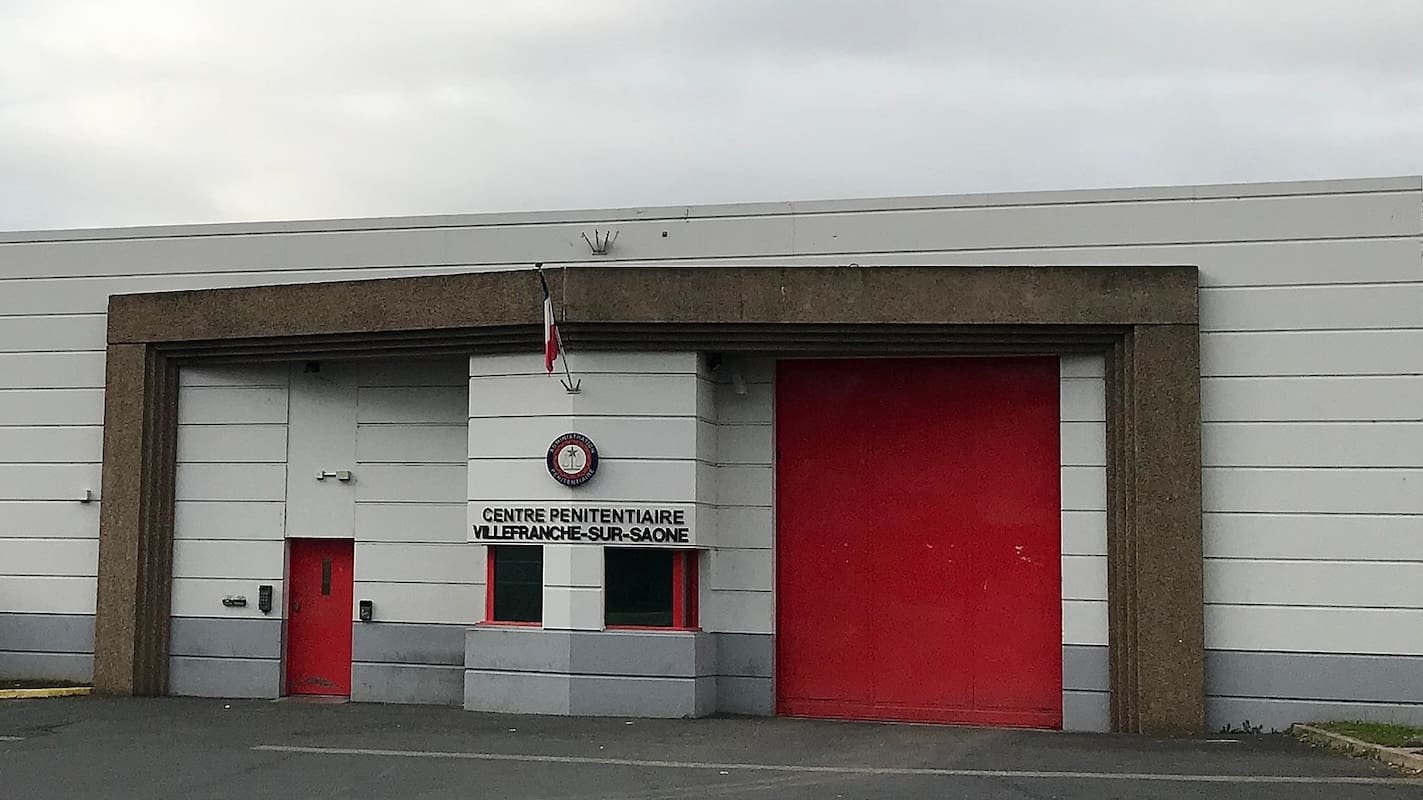 You are currently viewing Prison de Villefranche-sur-Saône : cinq détenus blessés dans une violente rixe, deux en urgence absolue