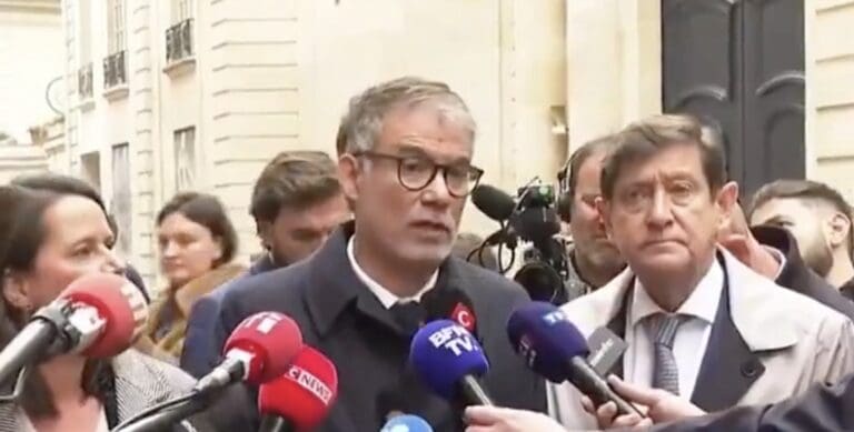 Lire la suite à propos de l’article Rencontre avec Lecornu : Les socialistes disposés à débloquer la situation estiment ne pas avoir de garanties sur les retraites