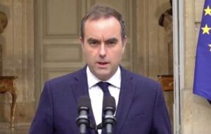Lire la suite à propos de l’article Sébastien Lecornu : « La dissolution semble s’éloigner » — vers une coalition pour sauver le budget 2025 et la tête de Macron