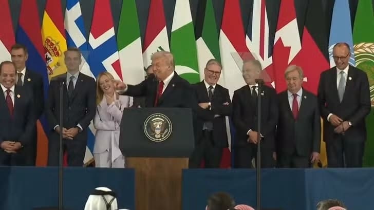 Lire la suite à propos de l’article Sommet de la paix à Gaza : Donald Trump ridiculise Emmanuel Macron devant les dirigeants mondiaux