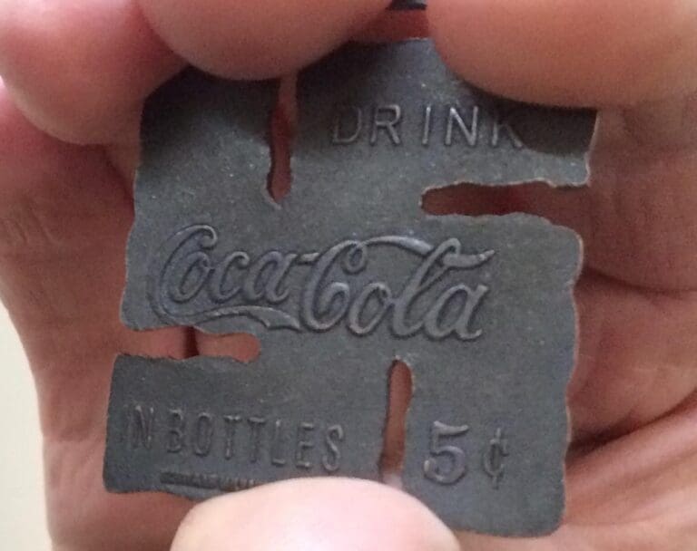 Lire la suite à propos de l’article Svastika : l’étonnante utilisation par Coca‑Cola en 1925