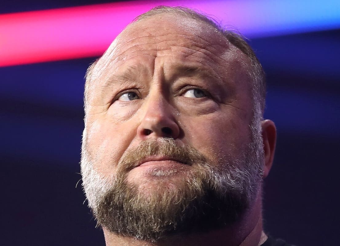 You are currently viewing Tuerie de Sandy Hook : la Cour suprême confirme la lourde amende d&rsquo;Alex Jones