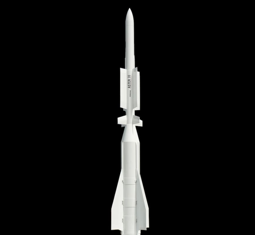 You are currently viewing Ukraine : la France livrera des missiles Aster supplémentaires et de nouveaux Mirage, annonce Emmanuel Macron