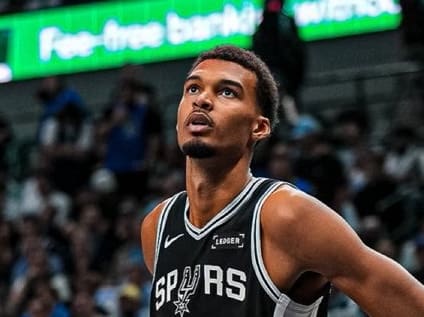 You are currently viewing Victor Wembanyama : un retour monstrueux qui terrifie la NBA dès son premier match