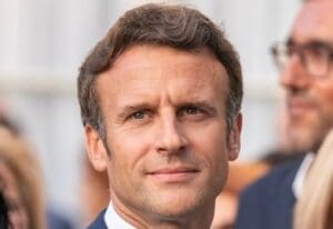 Lire la suite à propos de l’article Vol au Louvre : Emmanuel Macron promet de retrouver les bijoux volés et de renforcer la sécurité du musée