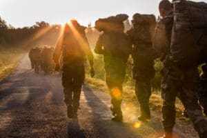 Lire la suite à propos de l’article 8 Français sur 10 approuvent le service militaire volontaire annoncé par Macron selon un sondage pour Le Figaro