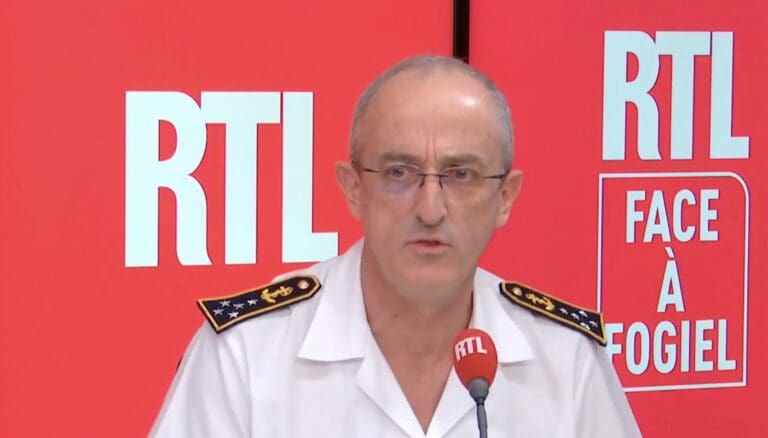 Lire la suite à propos de l’article Défense : l’amiral Vaujour soutient le général Mandon face aux critiques sur la menace russe