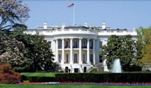 Lire la suite à propos de l’article États-Unis : deux gardes nationaux grièvement blessés par balles près de la Maison-Blanche, un suspect arrêté