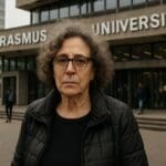 Cette image a été générée à l'aide d'une intelligence artificielle. Elle ne constitue pas une photographie réelle de la scène ou de la personne représentée. ​