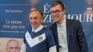 Lire la suite à propos de l’article Foot : Les Girondins de Bordeaux fustigent Eric Zemmour après une vidéo où il porte leur maillot