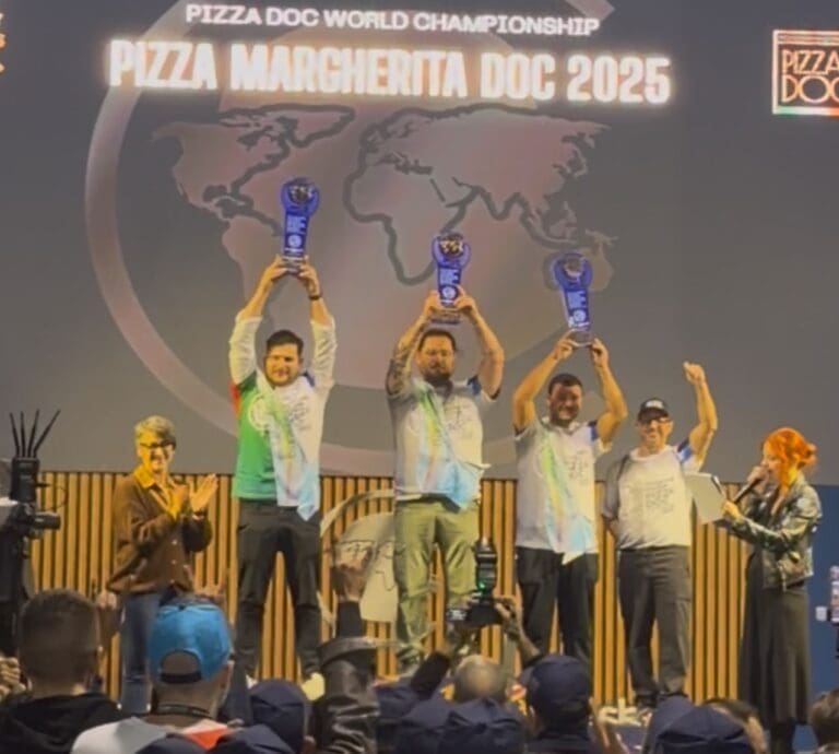 Lire la suite à propos de l’article Gastronomie italienne : le Strasbourgeois Pierre-James sacré champion du monde de la margherita
