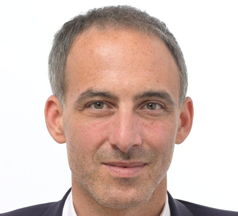 Lire la suite à propos de l’article Glucksmann estime que « le déchaînement des autruches contre le chef d’état-major des armées souligne la puissance du déni »