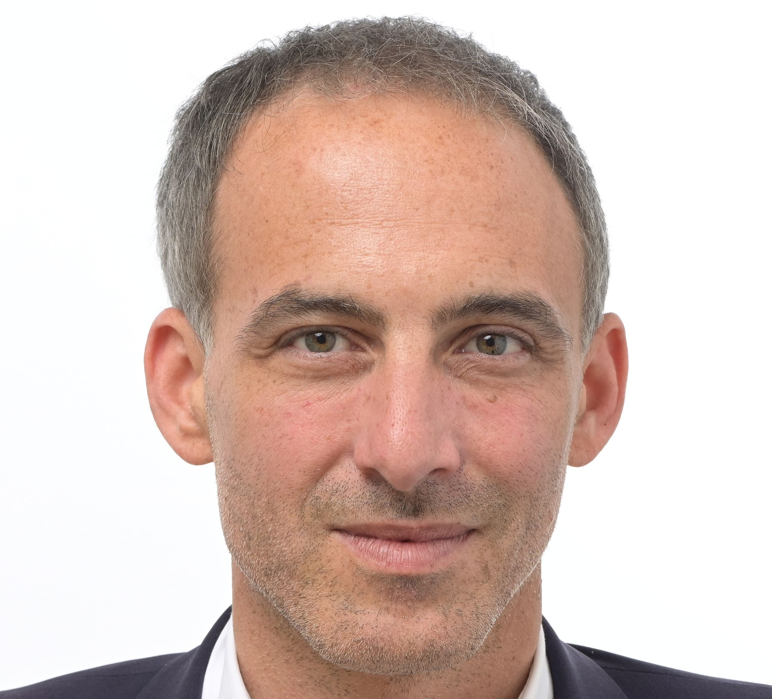 You are currently viewing Glucksmann estime que « le déchaînement des autruches contre le chef d’état-major des armées souligne la puissance du déni »