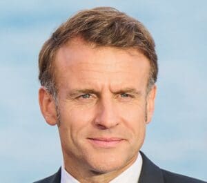 Lire la suite à propos de l’article Guerre en Ukraine : Macron écarte l’envoi de « nos jeunes » au front et relance le débat sur le SNU