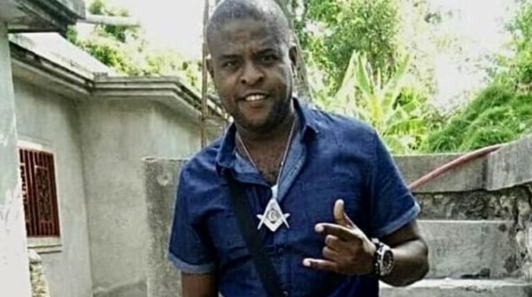 Lire la suite à propos de l’article Haïti : Barbecue annonce une « contre-offensive majeure » face à la police, la population sommée de rester chez elle