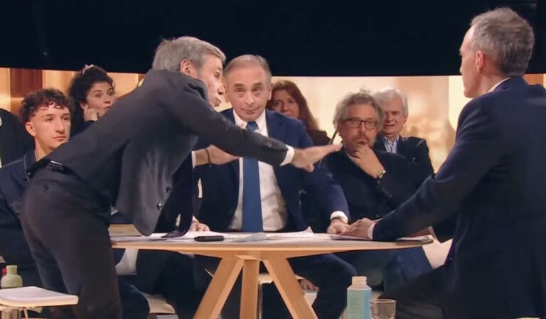 Lire la suite à propos de l’article Identité nationale : un débat Zemmour-Glucksmann dégénère jusqu’à l’intervention de Pujadas