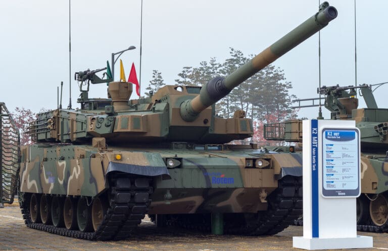 Lire la suite à propos de l’article La Pologne renforce sa puissance militaire avec les chars K2 Black Panther et les systèmes d’artillerie sud-coréens