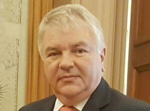 Lire la suite à propos de l’article L’ambassadeur de Russie honore les soldats soviétiques inhumés sur l’île d’Oléron malgré une vive controverse