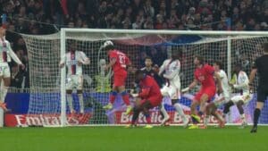 Lire la suite à propos de l’article Lyon–PSG : João Neves offre une victoire inespérée au bout du suspense