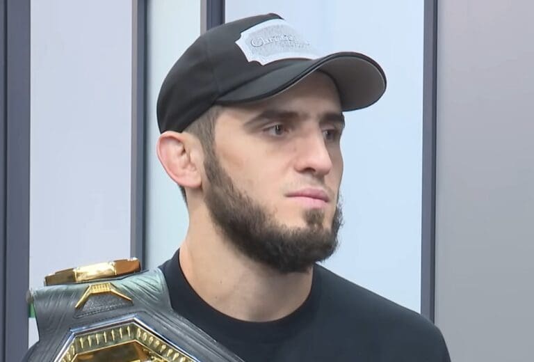 Lire la suite à propos de l’article MMA : Islam Makhachev à un pas de l’histoire — vers un doublé légendaire à l’UFC