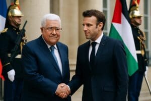 Lire la suite à propos de l’article Mahmoud Abbas reçu à l’Élysée : Emmanuel Macron cherche à consolider le futur État palestinien