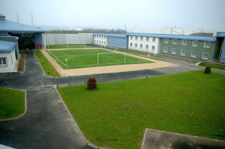 Lire la suite à propos de l’article Mineurs détenus : la Défenseure des droits alerte sur des conditions « indignes »