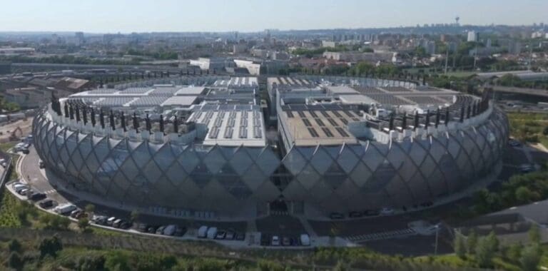 Lire la suite à propos de l’article Paris Digital Park : au cœur du plus grand data center de France, la forteresse numérique de l’ère IA