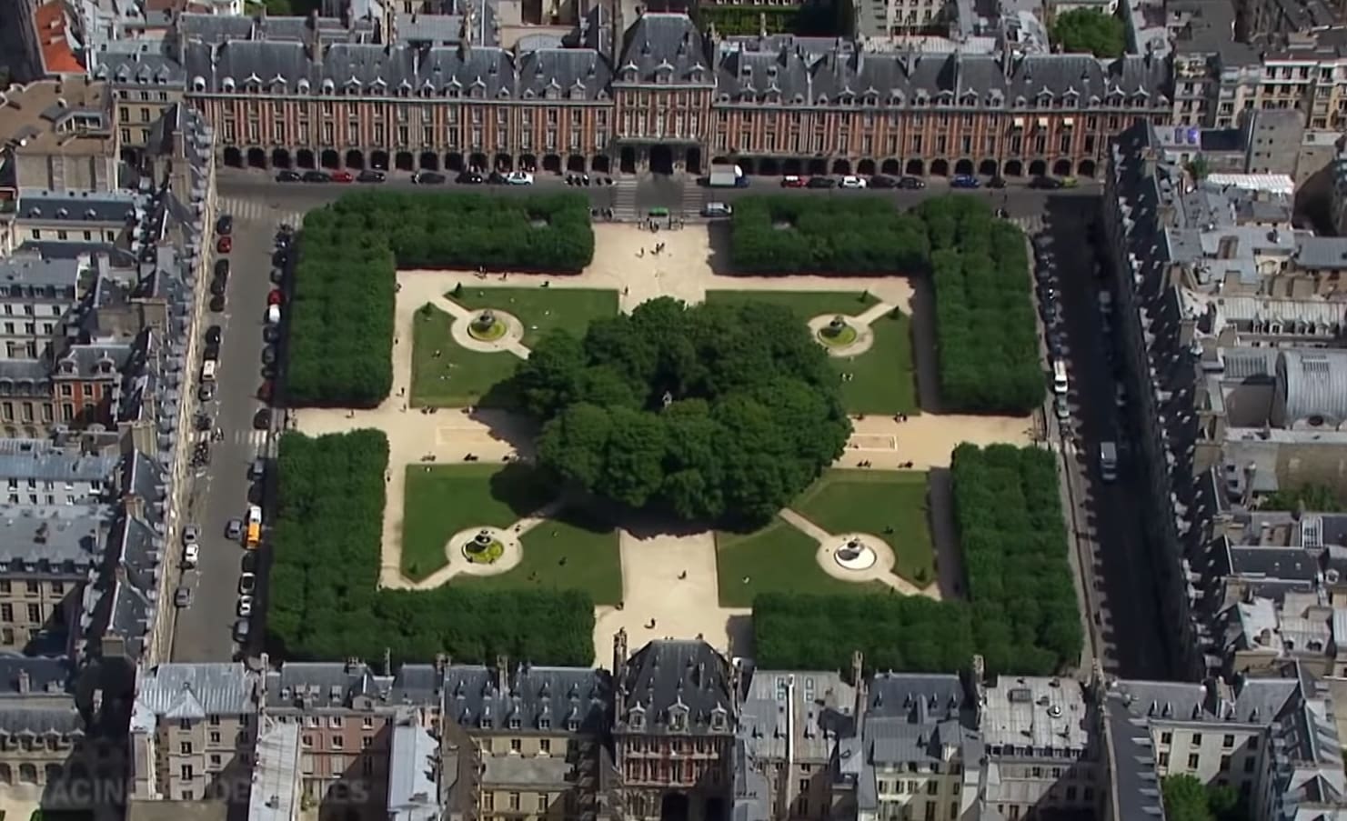 You are currently viewing Paris : affrontement politique autour du projet de 17 logements sociaux place des Vosges