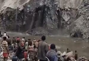 Lire la suite à propos de l’article RDC : 32 morts dans l’effondrement d’un pont dans une mine, un ministre échappe ensuite à un crash d&rsquo;avion