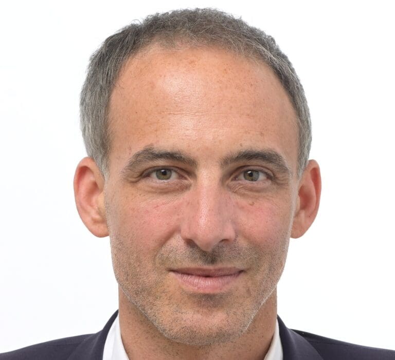 Lire la suite à propos de l’article Raphaël Glucksmann : débat raté, doutes au PS et pression accrue avant 2027