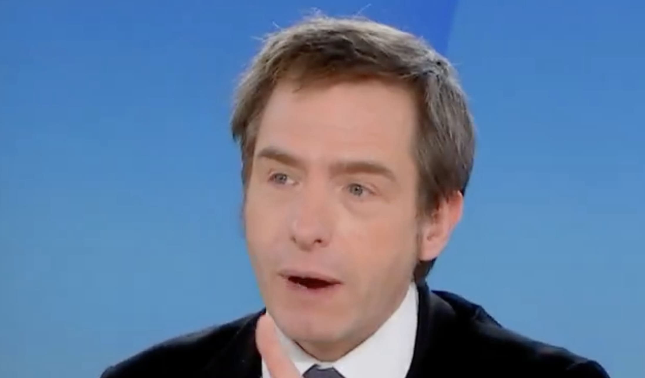 You are currently viewing Réarmement européen : l’analyse de John-Christopher Rolland sur le retour de la conscription et la culture militaire