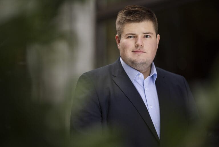 Lire la suite à propos de l’article Retraites allemandes : la fronde conservatrice menée par le petit fils d&rsquo;Helmut Kohl fragilise le gouvernement Merz