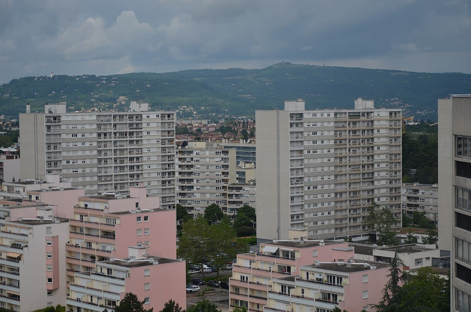 You are currently viewing Rillieux-la-Pape : un lycéen de 18 ans tente de se suicider dans son établissement, sauvé in extremis par des agents