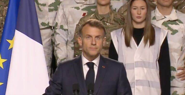 Lire la suite à propos de l’article Service national : Macron lance un nouveau service militaire volontaire qui pourrait devenir obligatoire « en cas de crise majeure »