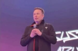 Lire la suite à propos de l’article Tesla Optimus : Elon Musk confirme la construction d’une ligne de production d’un million de robots humanoïdes en Californie