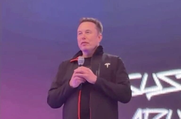 Lire la suite à propos de l’article Tesla Optimus : Elon Musk confirme la construction d’une ligne de production d’un million de robots humanoïdes en Californie