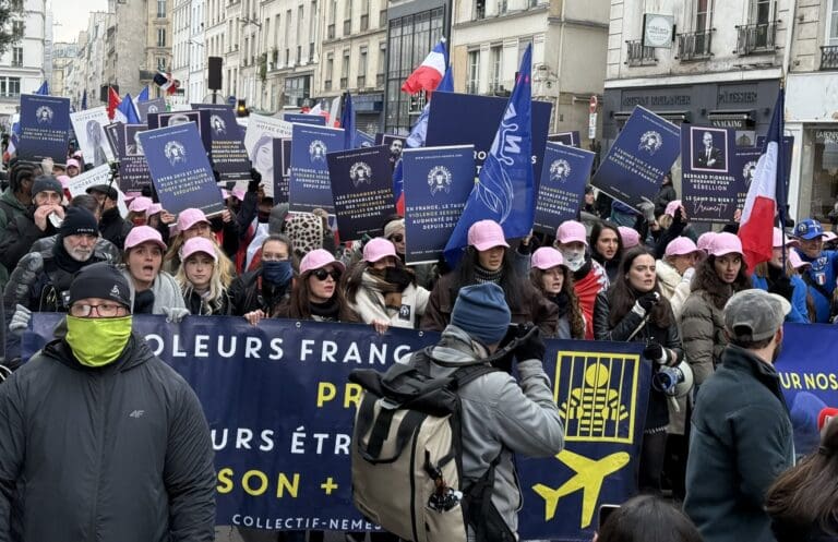 Lire la suite à propos de l’article Violences faites aux femmes : la manifestation du collectif Némésis à Paris perturbée par des antifas