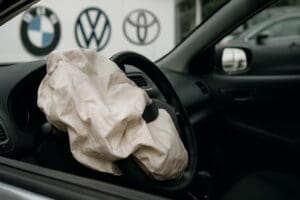 Lire la suite à propos de l’article Airbags Takata : Toyota, Volkswagen et BMW sous enquête en France pour mise en danger et tromperie aggravée