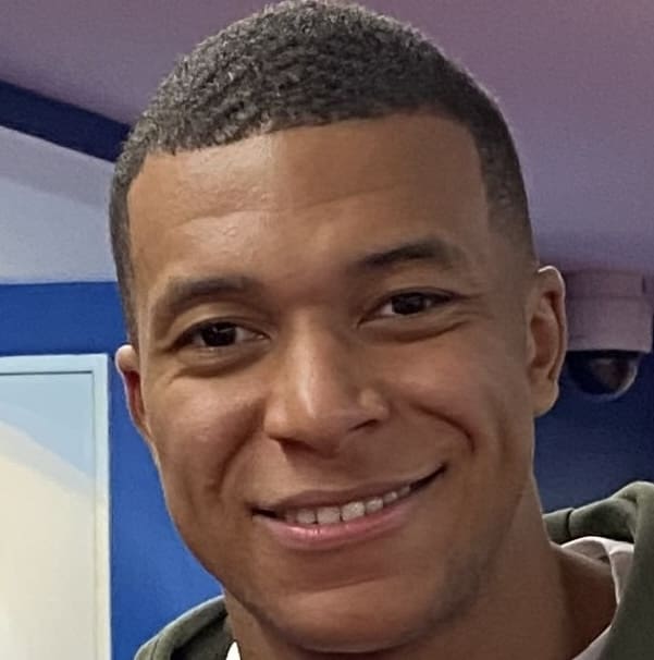 Lire la suite à propos de l’article Affaire Mbappé : le PSG condamné à verser plus de 60 millions d’euros à l’attaquant du Real Madrid