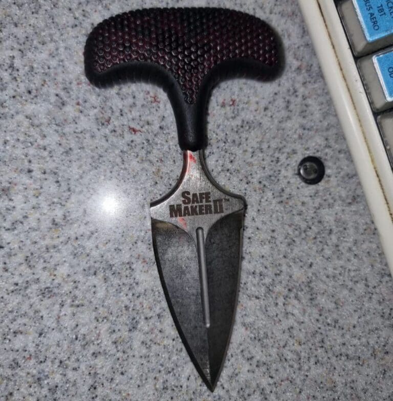 Lire la suite à propos de l’article Attaque au couteau à Paris : un conducteur RATP grièvement blessé après un refus de cigarette place de la Nation