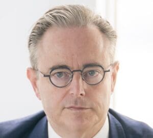 Lire la suite à propos de l’article Avoirs russes : le Parlement belge applaudit Bart De Wever pour son refus de transférer les fonds à l’UE