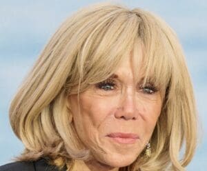 Lire la suite à propos de l’article Brigitte Macron : polémique après une invective visant des militantes féministes aux Folies Bergère