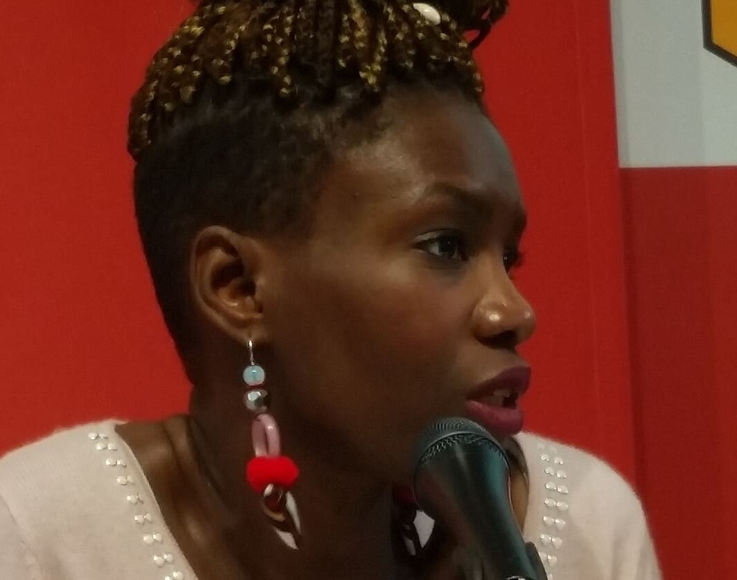 You are currently viewing Caricature de Rokhaya Diallo : la gauche s’indigne après un dessin de Charlie Hebdo jugé « colonial »