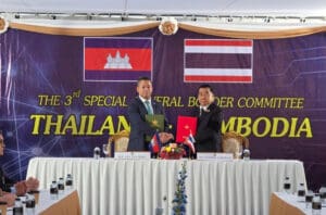 Lire la suite à propos de l’article Cessez-le-feu Thaïlande-Cambodge : un accord immédiat pour mettre fin à vingt jours de combats frontaliers