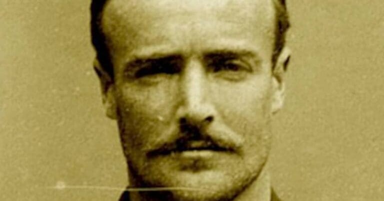 Lire la suite à propos de l’article Chroniques du futur : le destin énigmatique de Paul Dienach, entre coma, voyage temporel et mythe maçonnique