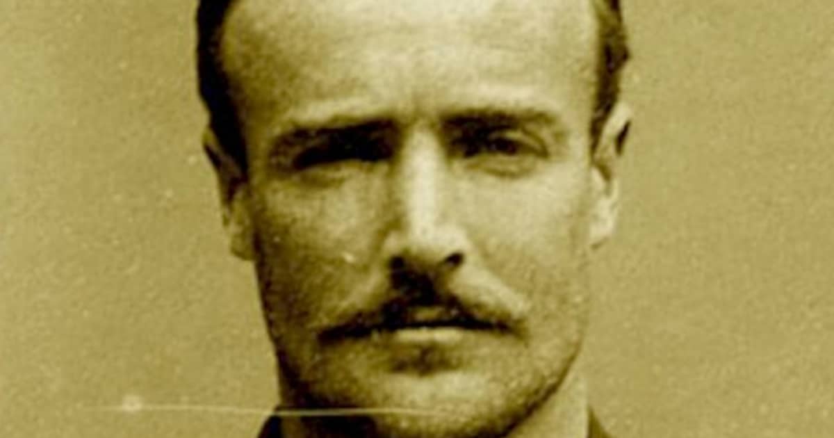 You are currently viewing Chroniques du futur : le destin énigmatique de Paul Dienach, entre coma, voyage temporel et mythe maçonnique